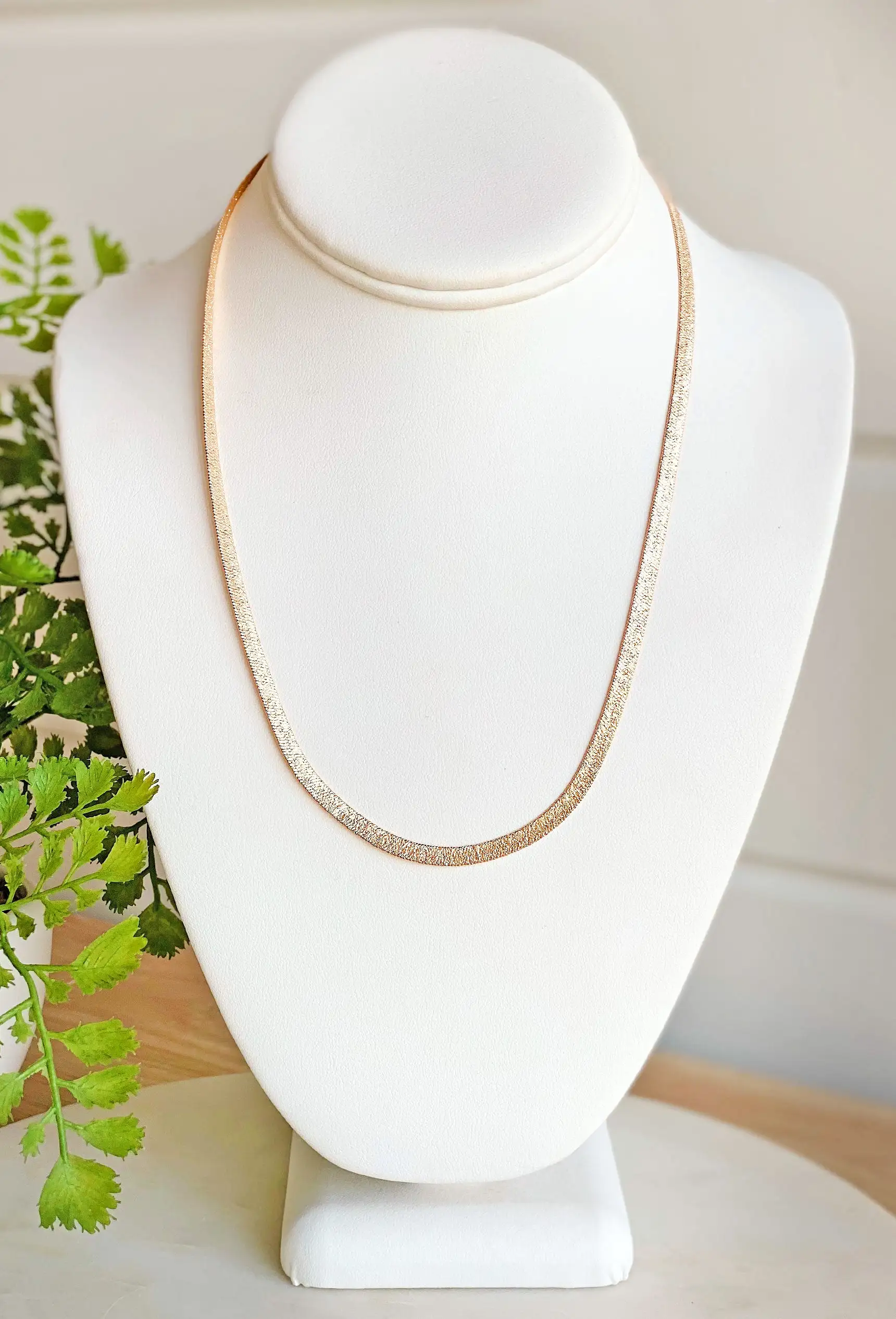 A Little Edge Chain Necklace