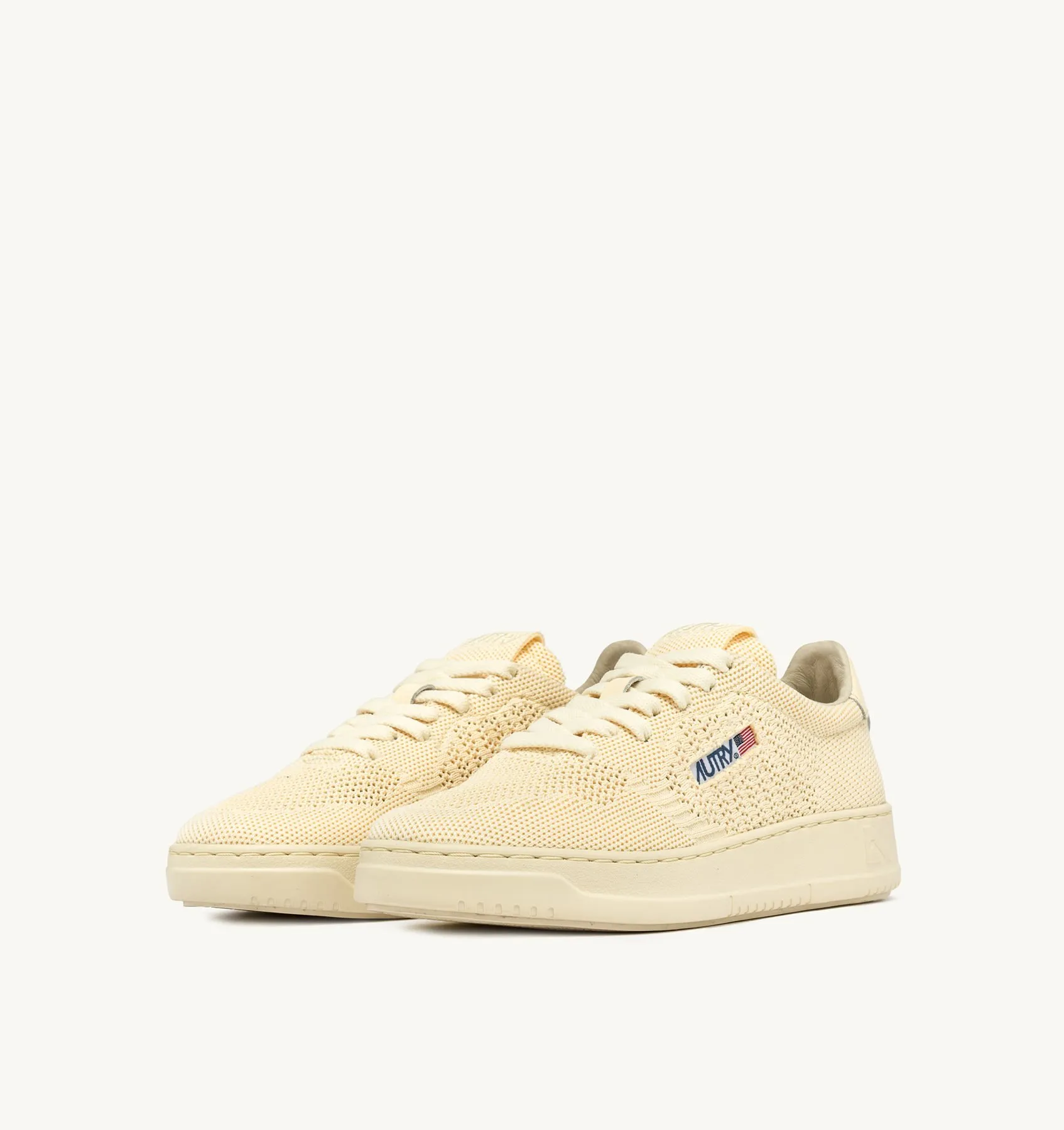 AUTRY NEW ARRIVALS MAN MAN  EASEKNIT MEDALIST LOW SNEAKERS IN PEARSORBET COLOR FABRIC