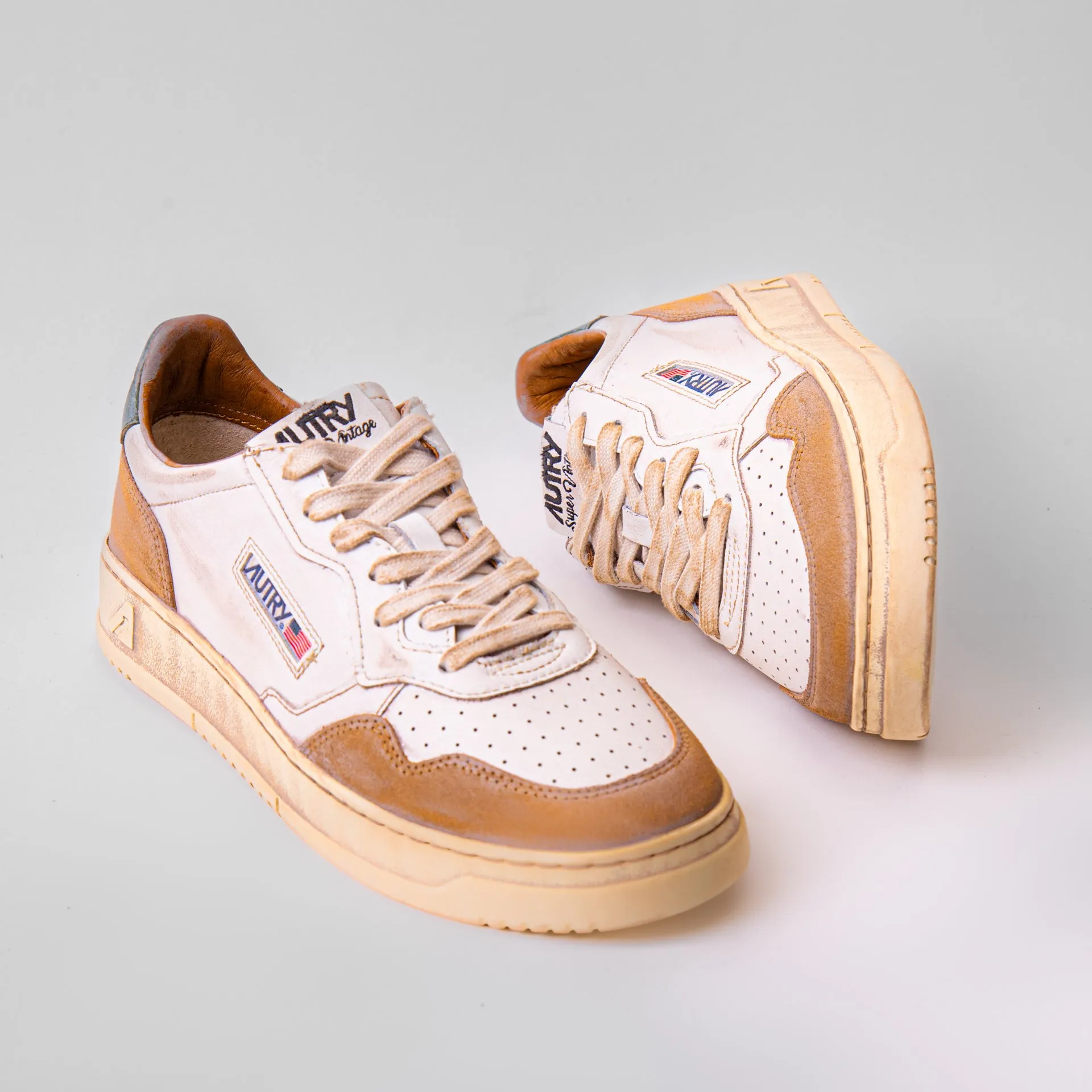 AUTRY SNEAKERS MEDALIST LOW SUPER VINTAGE AVLM-LS 03 