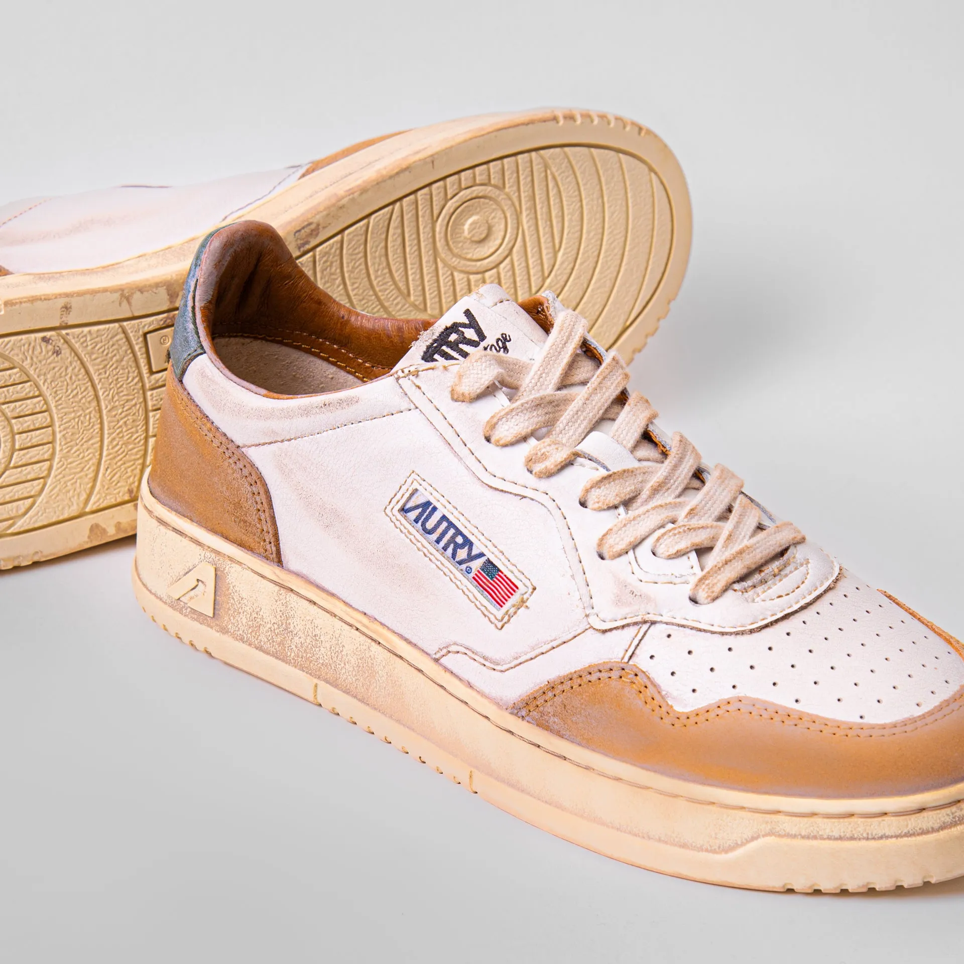 AUTRY SNEAKERS MEDALIST LOW SUPER VINTAGE AVLM-LS 03 