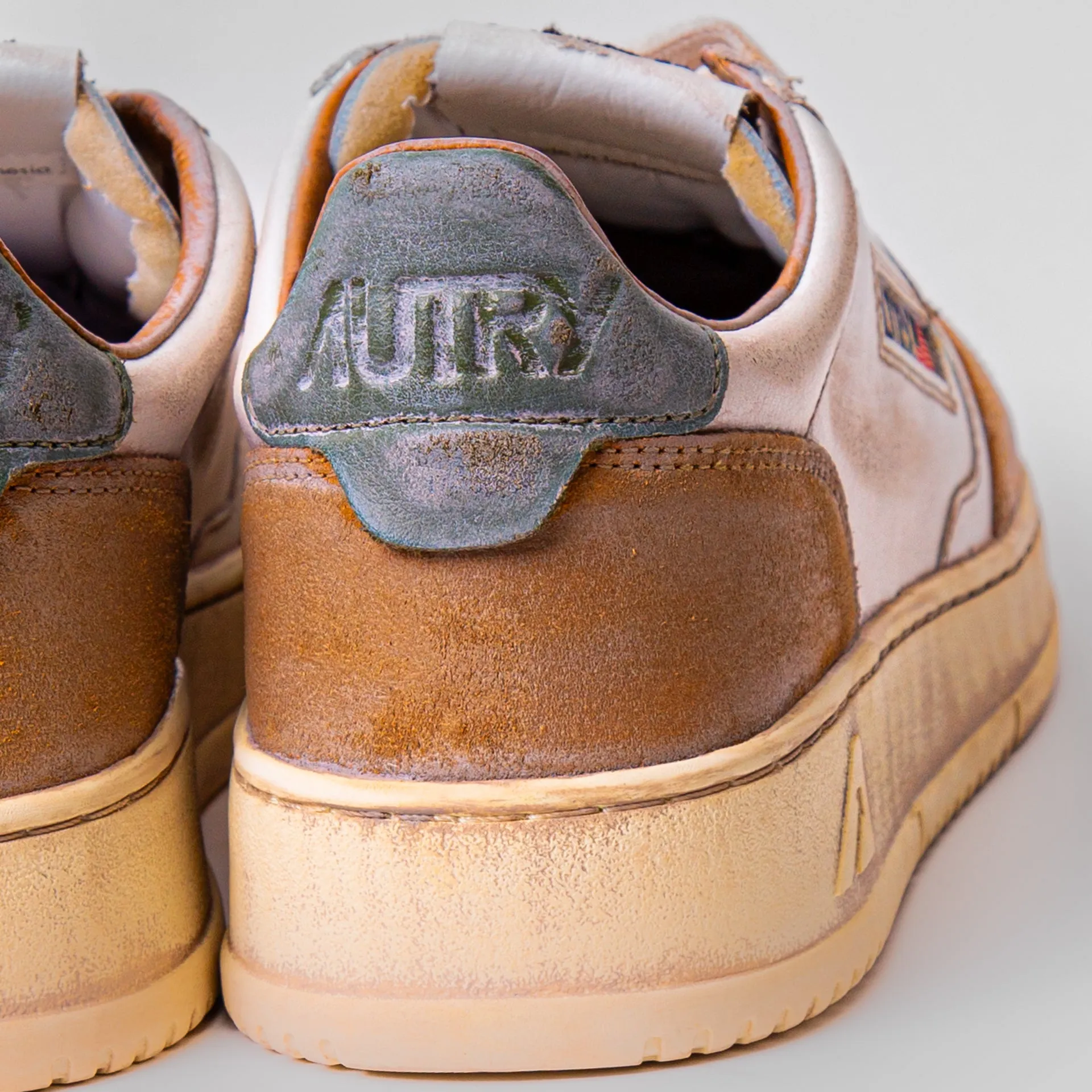 AUTRY SNEAKERS MEDALIST LOW SUPER VINTAGE AVLM-LS 03 