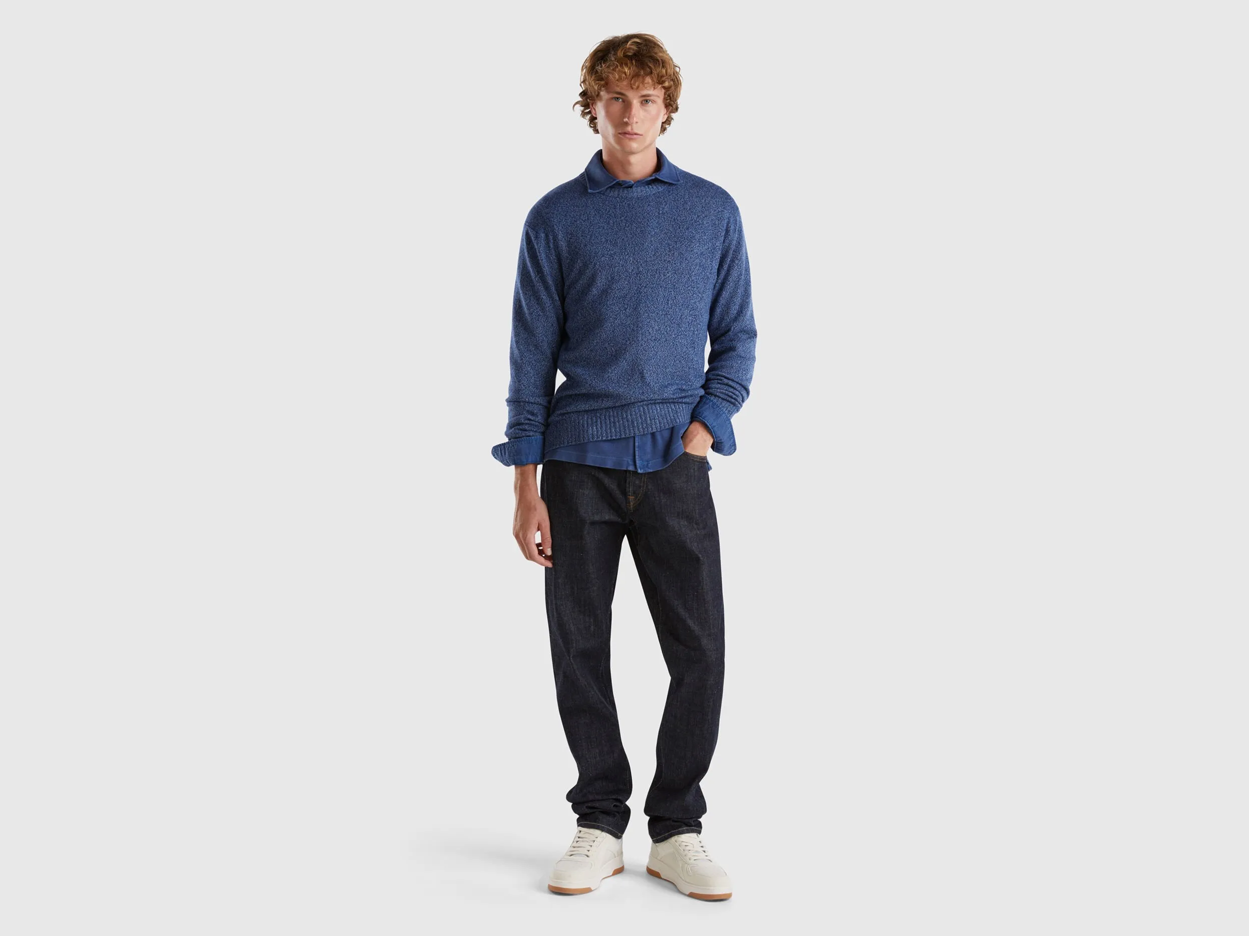 Crew neck sweater in cashmere and wool blend - Blue | Benetton